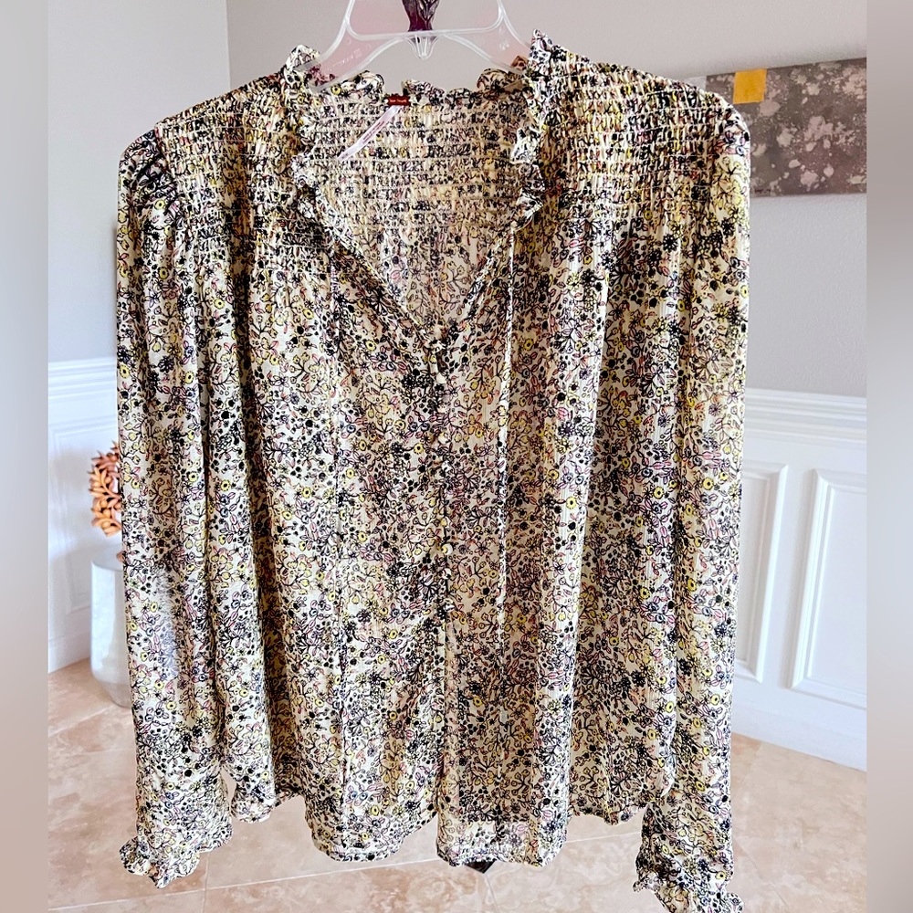 Flower print. Synthetic material.